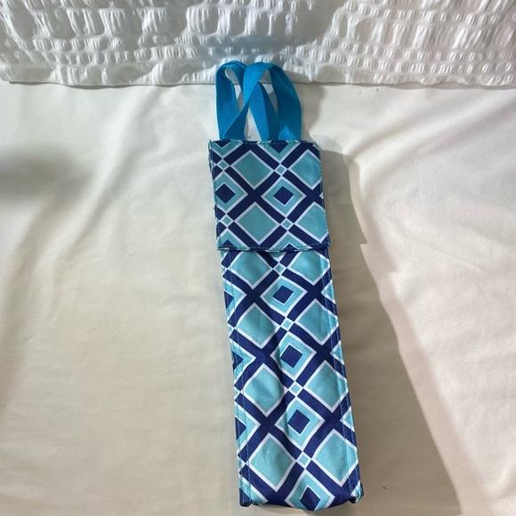 Light a blue and Navy Insulated Wine Bag. GUC *Small Abnormal Spot on Inside* - Picture 3 of 4